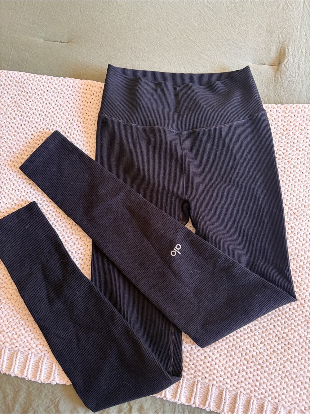 alo Black Ribbed Seamless Leggings- never worn